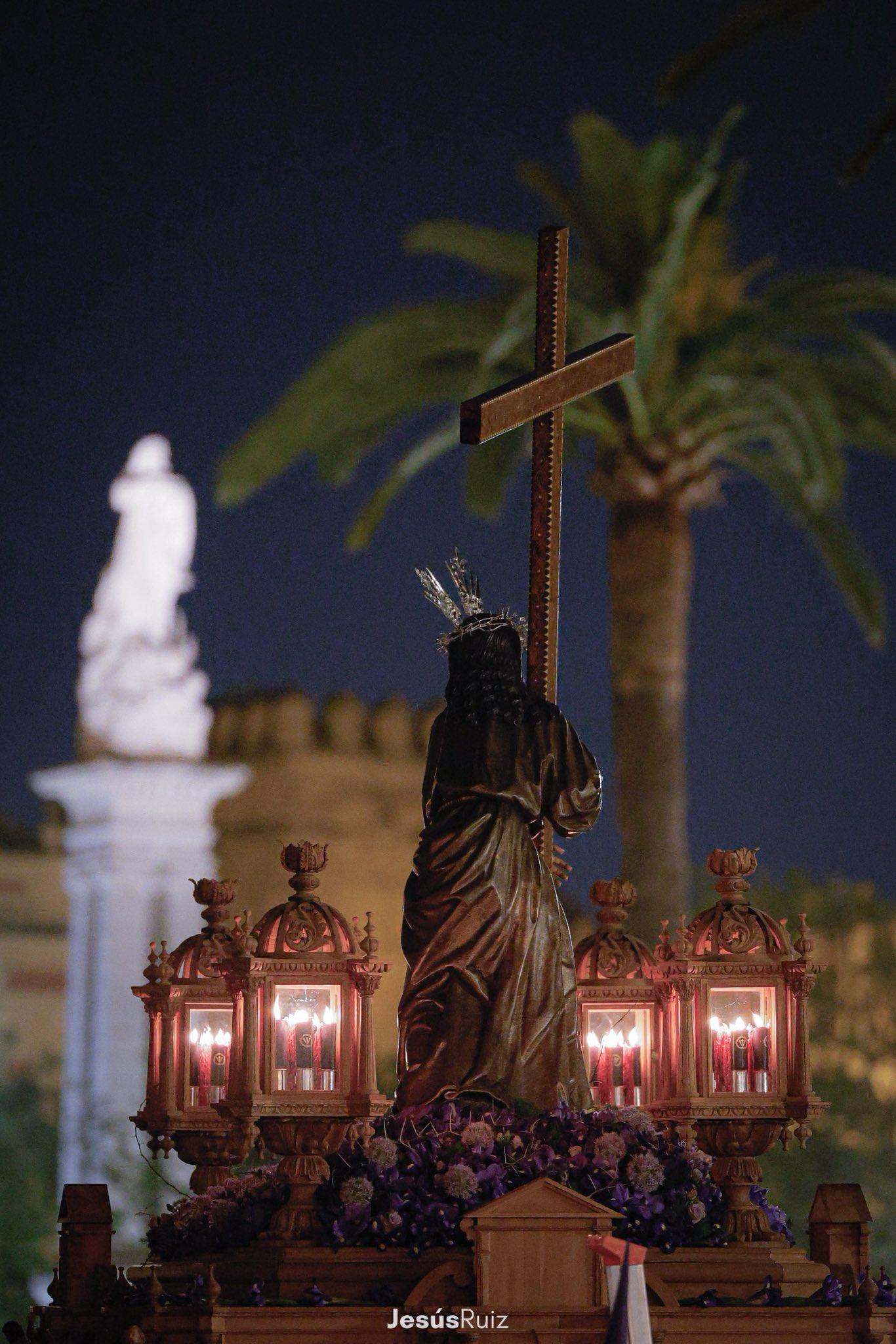 Santísimo Cristo de la Corona durante la procesión de Semana Santa