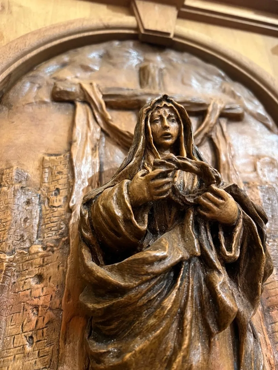 Detalle de los respiraderos del paso procesional del Santísimo Cristo de la Corona