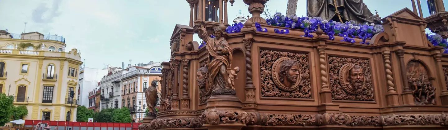 Paso procesional del Santísimo Cristo de la Corona