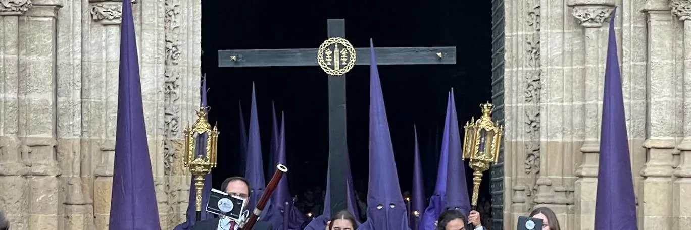 Paso del Santísimo Cristo de la Corona en su Estación de Penitencia