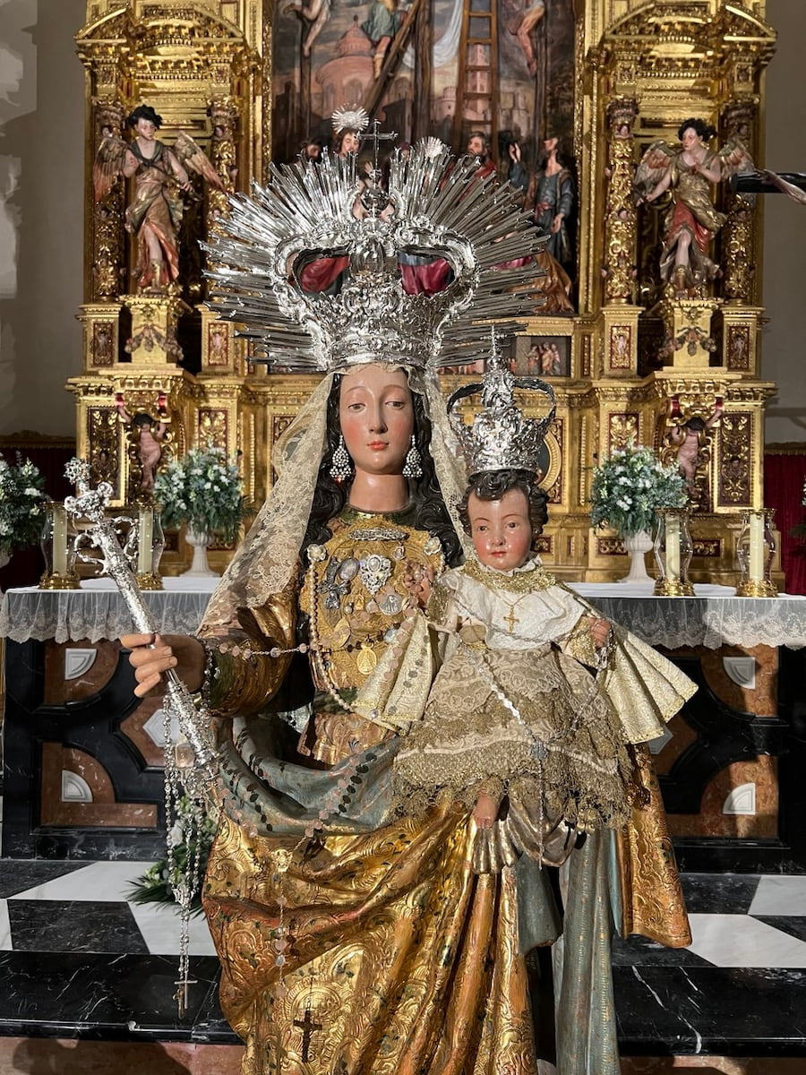 Nuestra Señora del Rosario durante la procesión de Semana Santa